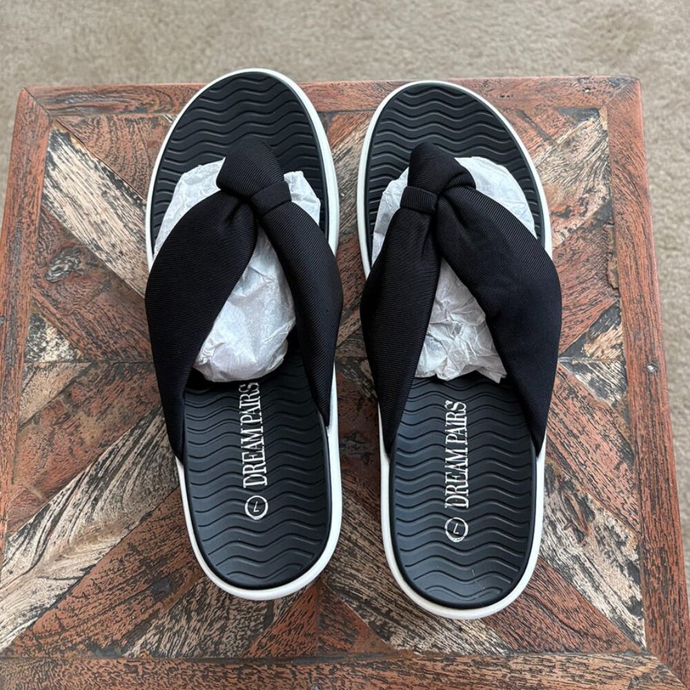 DREAM PAIRS Women Black & White 2.2-inch Wedge Platform Flip Flops Size 7